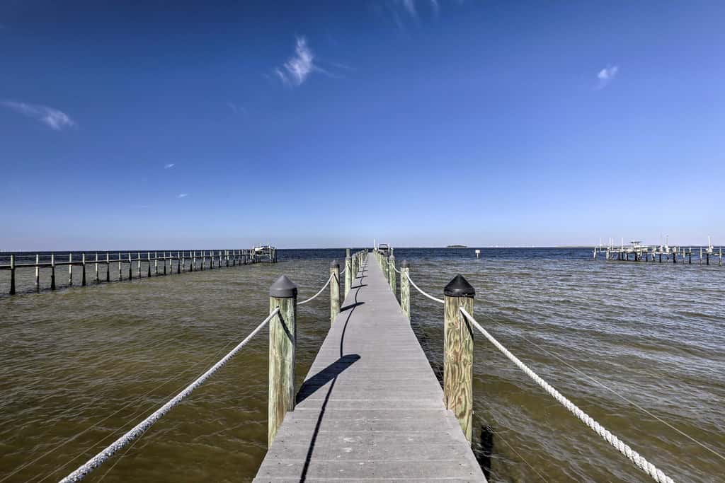 Waterfront Gem w/ Pool & Dock in Apollo Beach