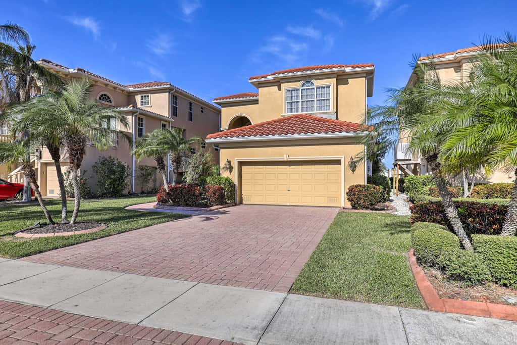 Waterfront Gem w/ Pool & Dock in Apollo Beach