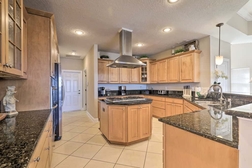 Waterfront Gem w/ Pool & Dock in Apollo Beach