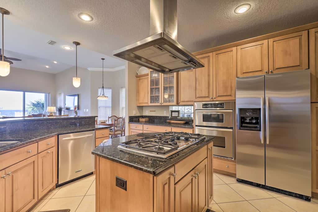 Waterfront Gem w/ Pool & Dock in Apollo Beach