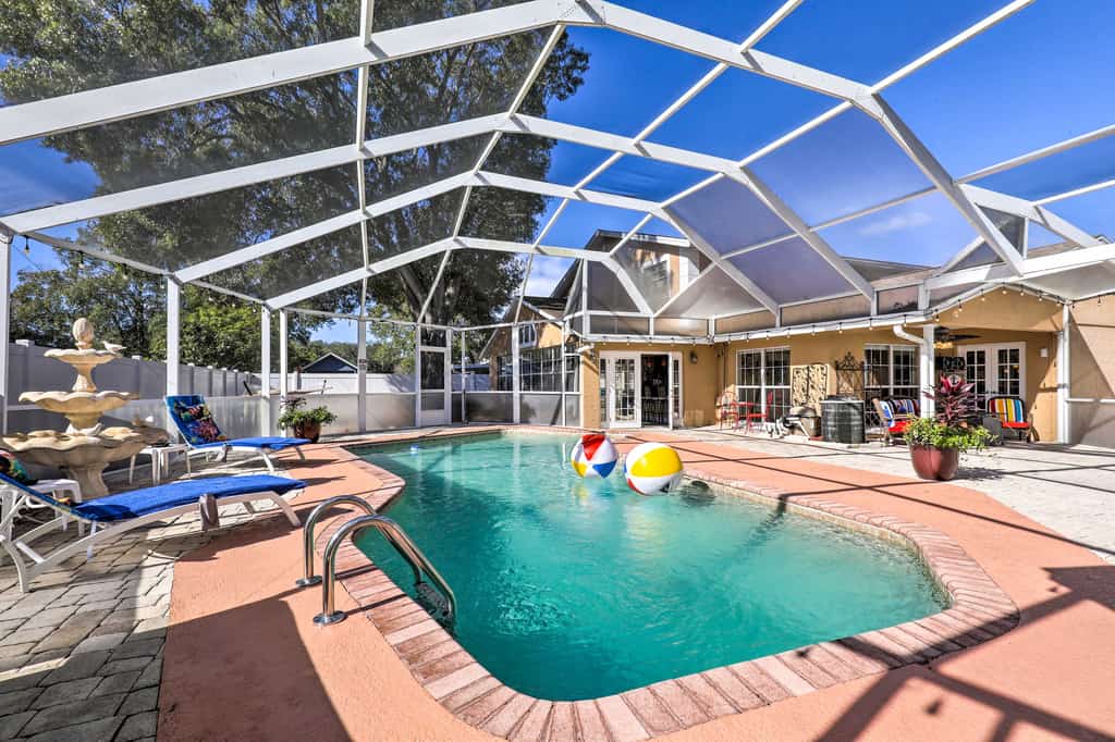 Lanai & Heated Pool! Cozy Home in Heart of Tampa