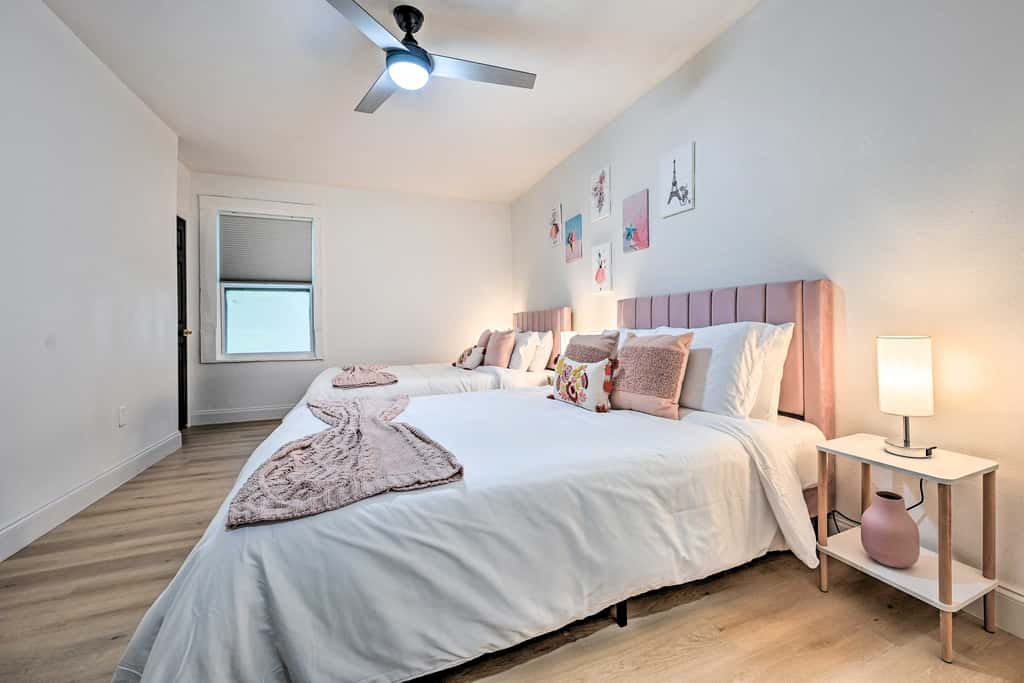 Tampa Retreat: 11 Beds, Game Room & Pool!