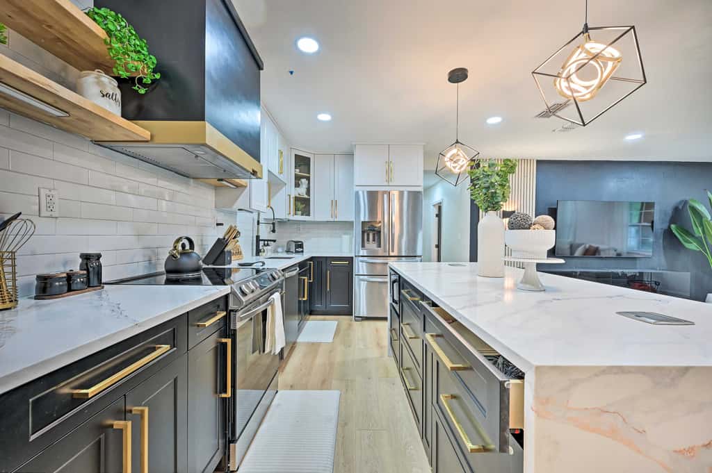 Tampa Retreat: 11 Beds, Game Room & Pool!