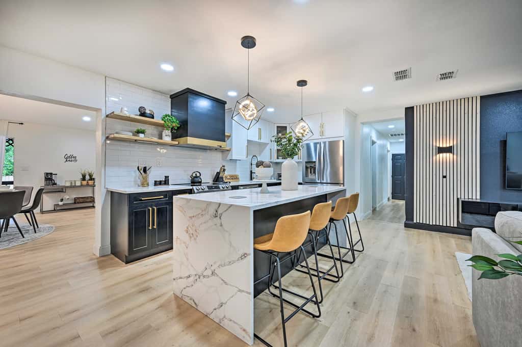 Tampa Retreat: 11 Beds, Game Room & Pool!