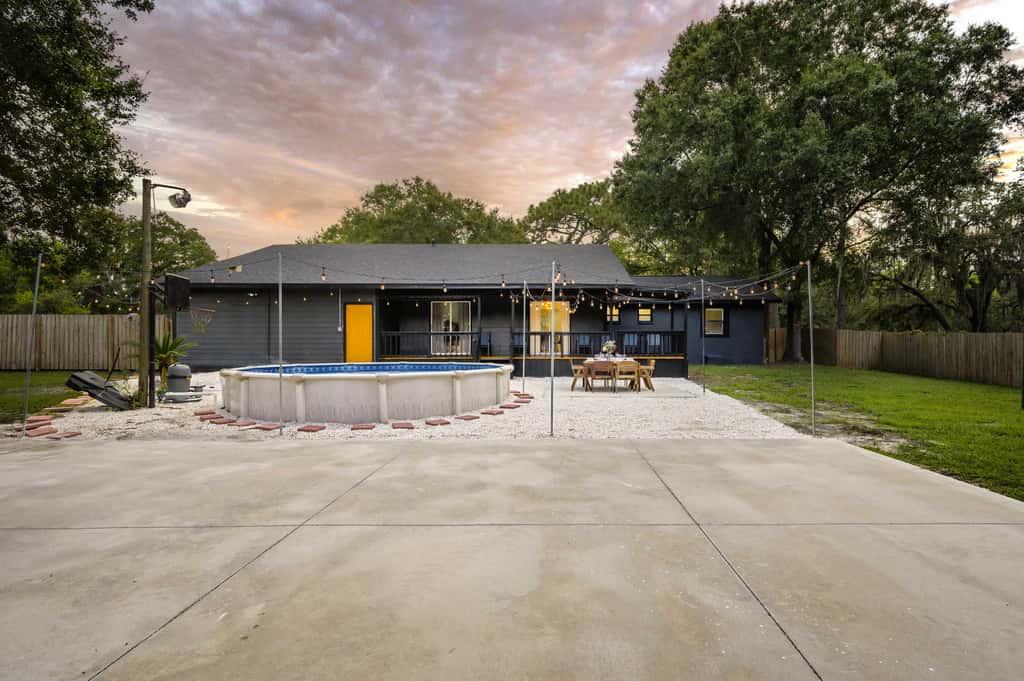 Tampa Retreat: 11 Beds, Game Room & Pool!