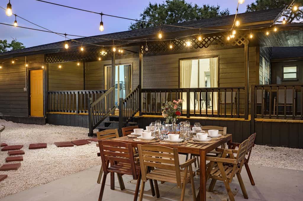 Tampa Retreat: 11 Beds, Game Room & Pool!