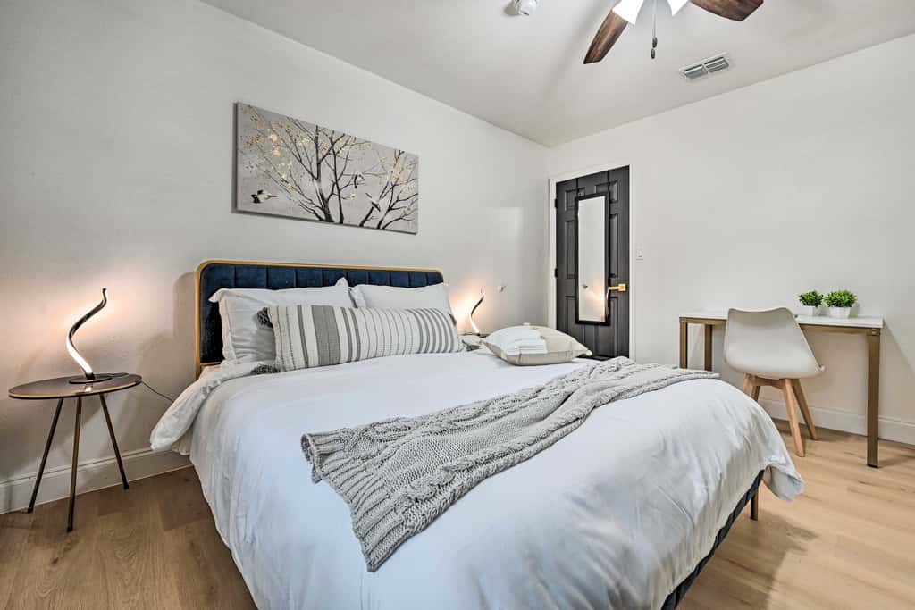 Tampa Retreat: 11 Beds, Game Room & Pool!