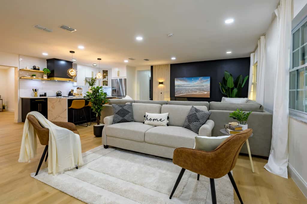 Tampa Retreat: 11 Beds, Game Room & Pool!