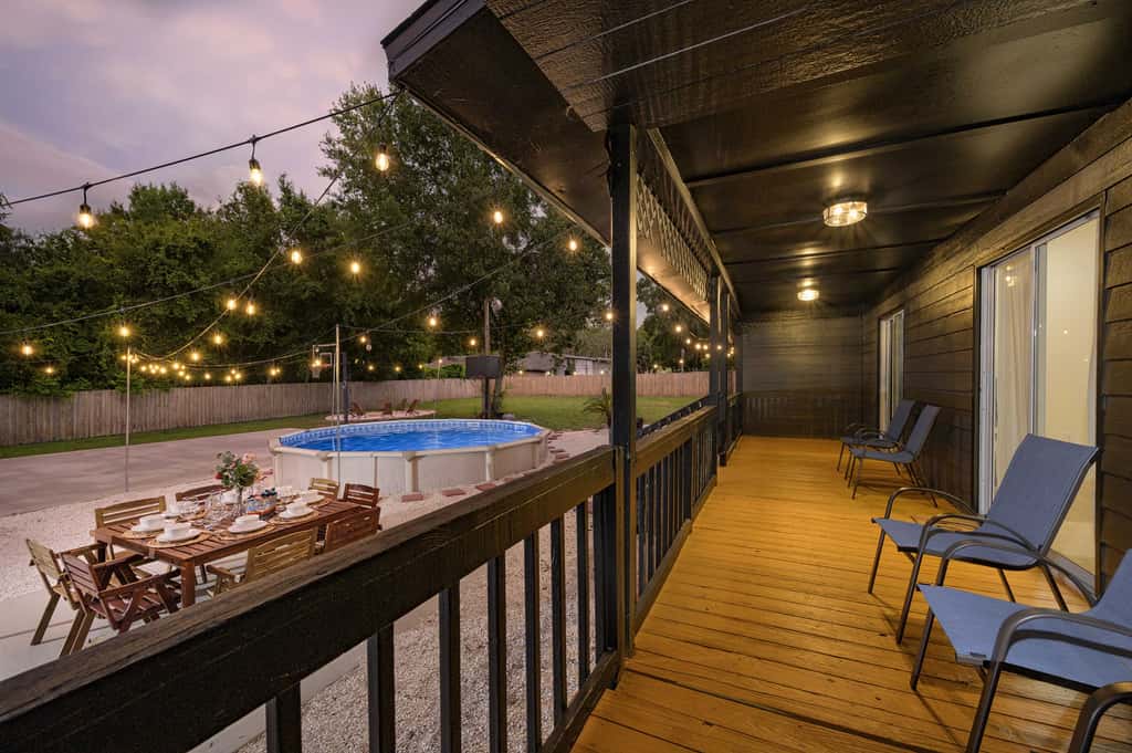 Tampa Retreat: 11 Beds, Game Room & Pool!