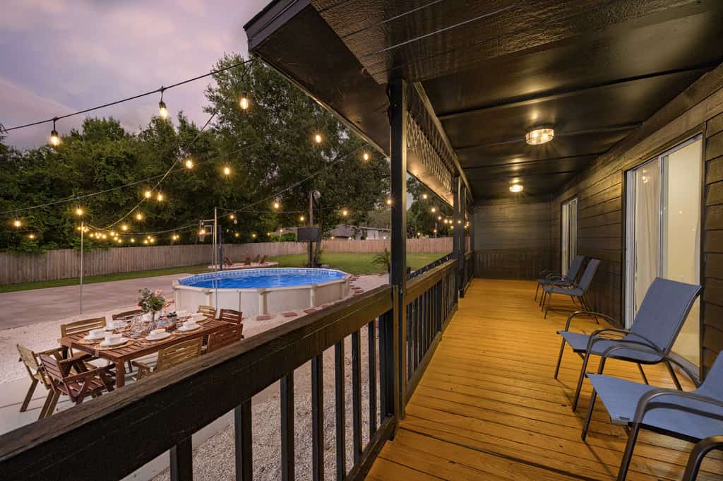 Tampa Retreat: 11 Beds, Game Room & Pool!