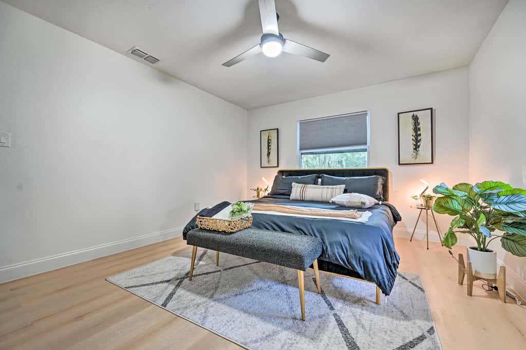 Tampa Retreat: 11 Beds, Game Room & Pool!