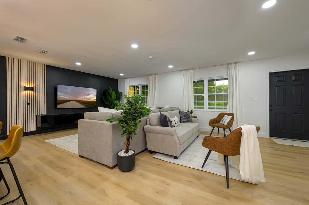 Tampa Retreat: 11 Beds, Game Room & Pool!