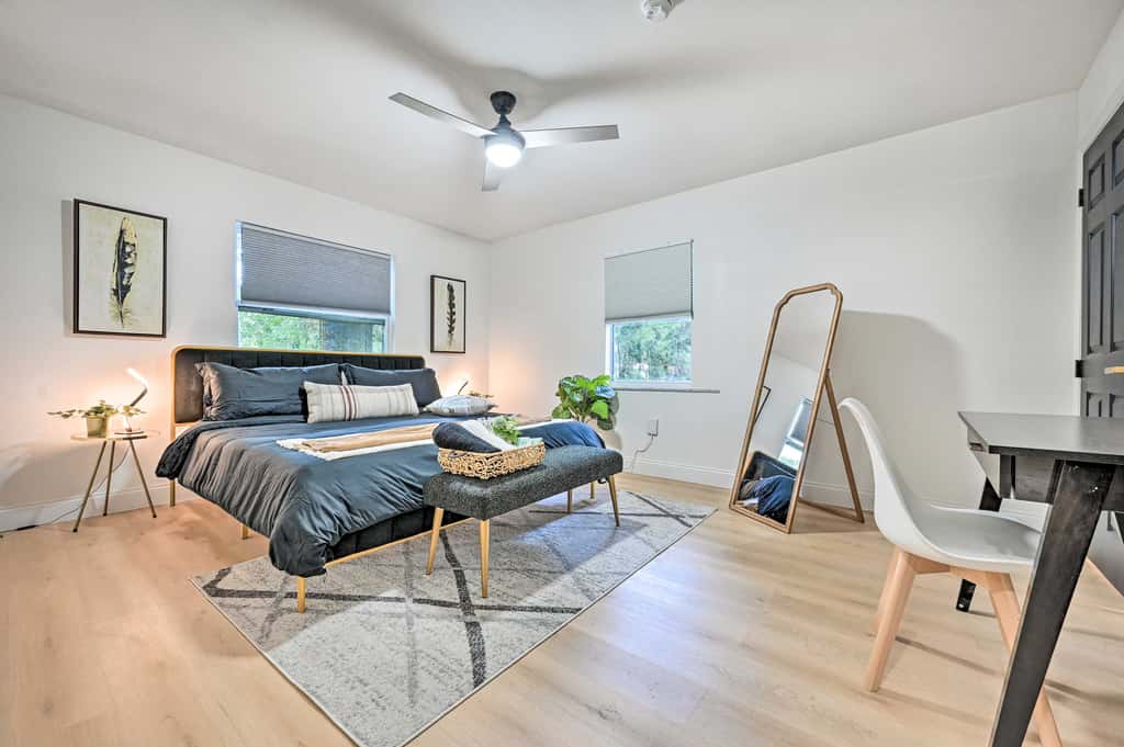 Tampa Retreat: 11 Beds, Game Room & Pool!