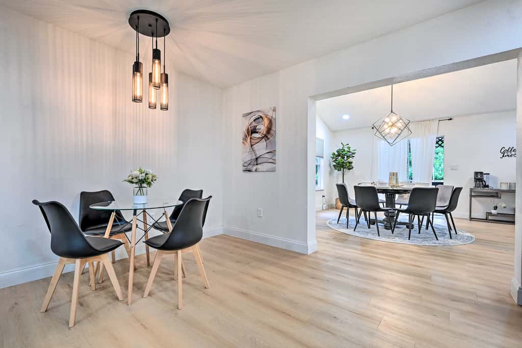Tampa Retreat: 11 Beds, Game Room & Pool!