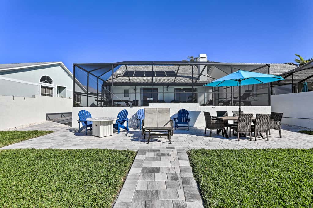 Private Dock & Saltwater Pool: Apollo Beach House