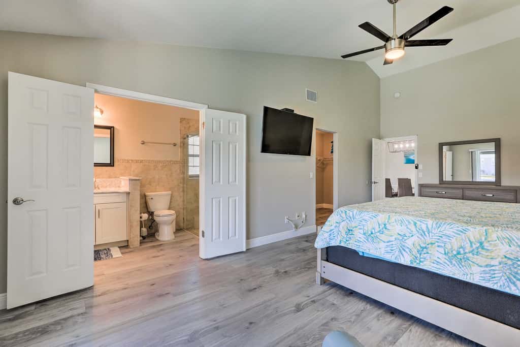 Private Dock & Saltwater Pool: Apollo Beach House