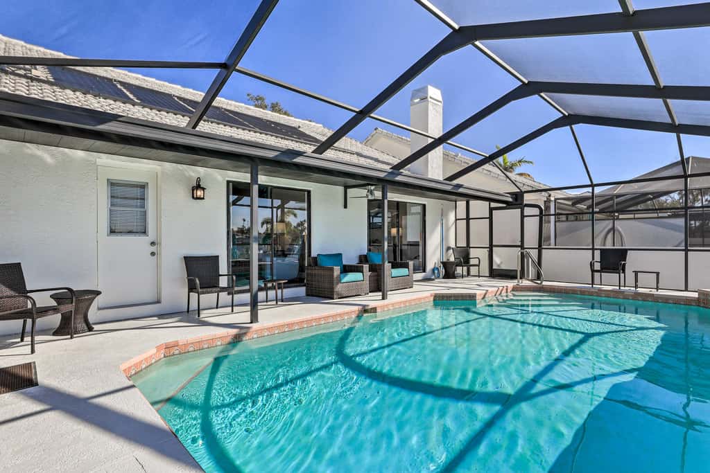 Private Dock & Saltwater Pool: Apollo Beach House