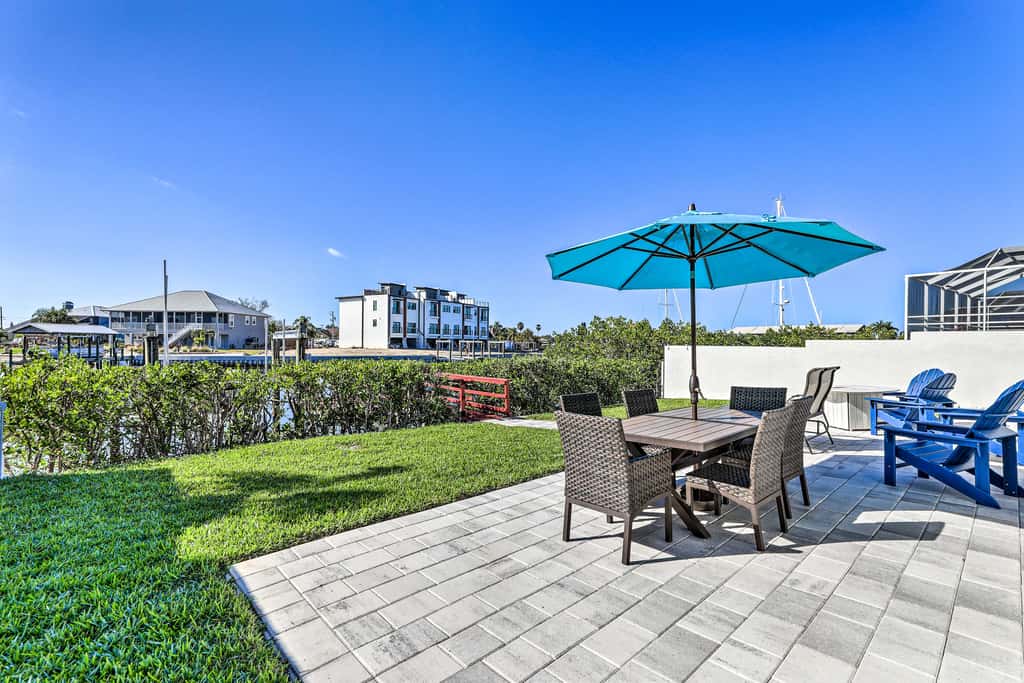 Private Dock & Saltwater Pool: Apollo Beach House