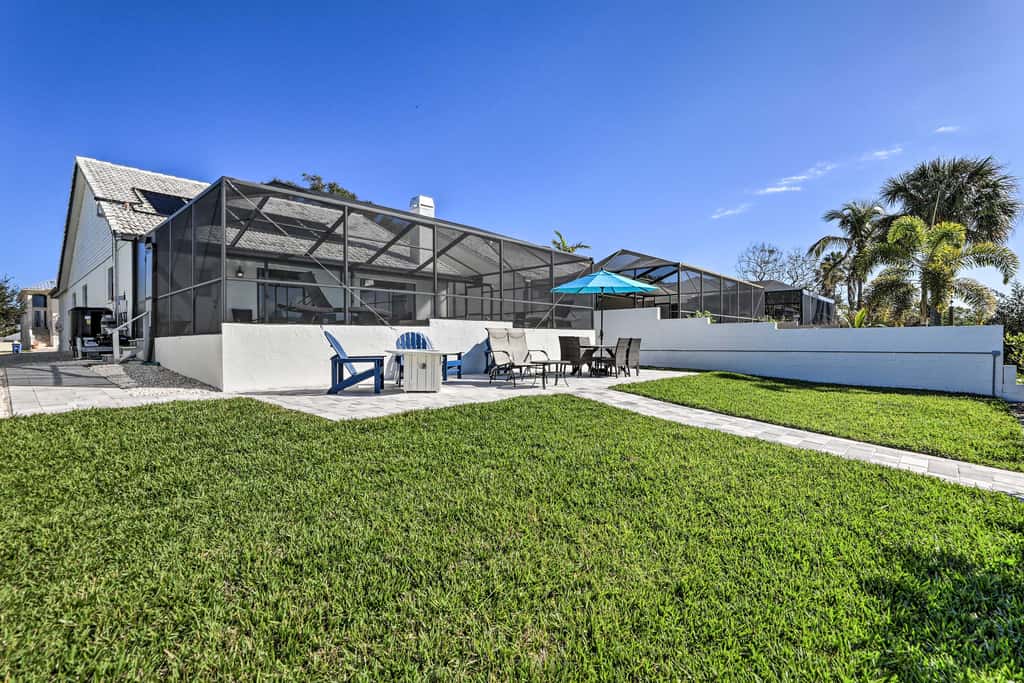 Private Dock & Saltwater Pool: Apollo Beach House