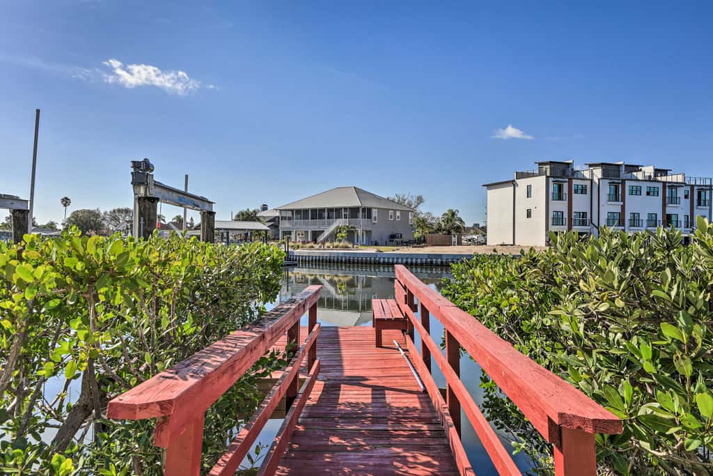 Private Dock & Saltwater Pool: Apollo Beach House