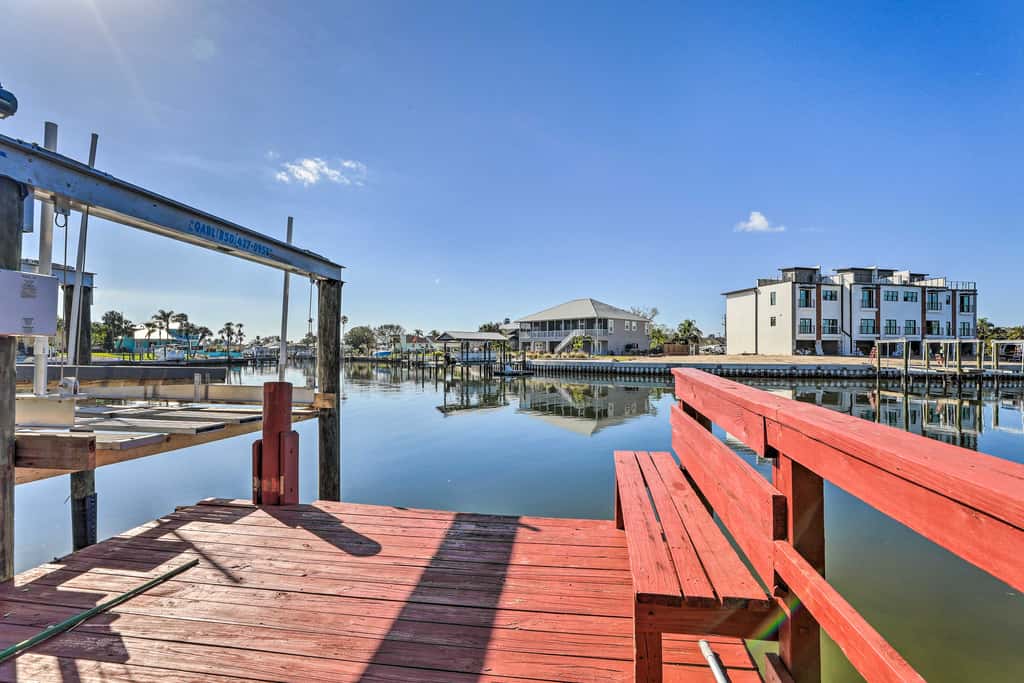 Private Dock & Saltwater Pool: Apollo Beach House
