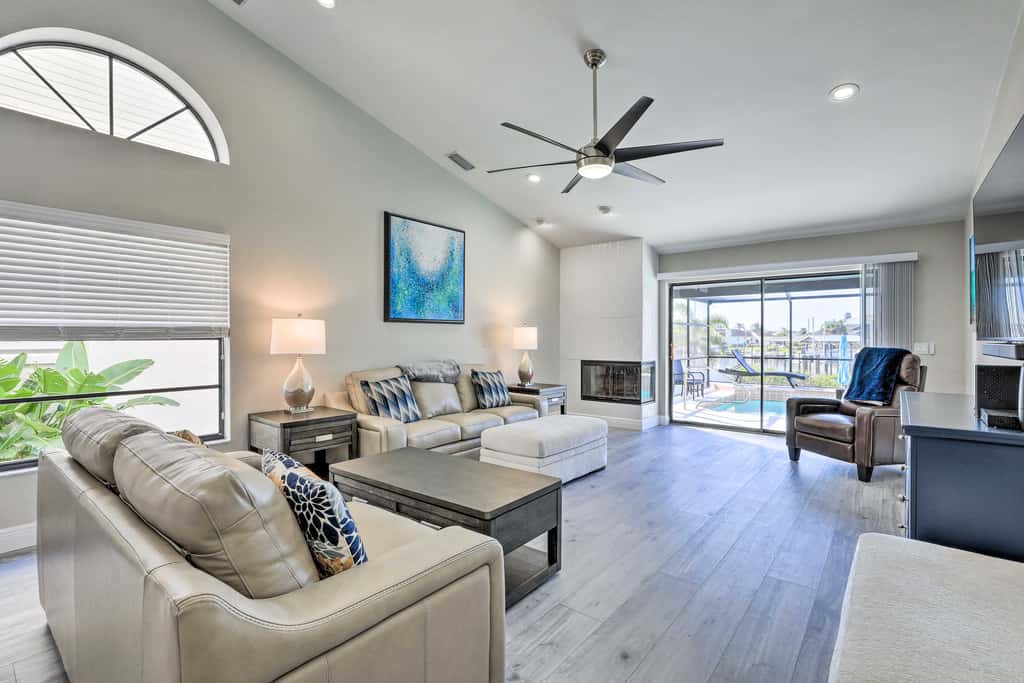 Private Dock & Saltwater Pool: Apollo Beach House