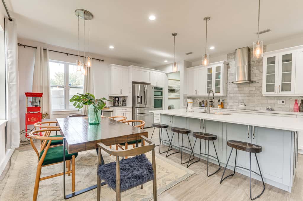 Modern Home | Pet Friendly | Kids Playroom | More!
