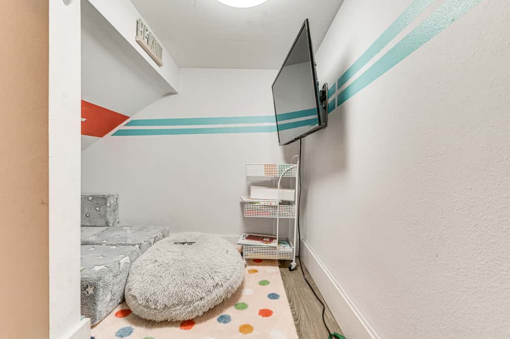 Modern Home | Pet Friendly | Kids Playroom | More!