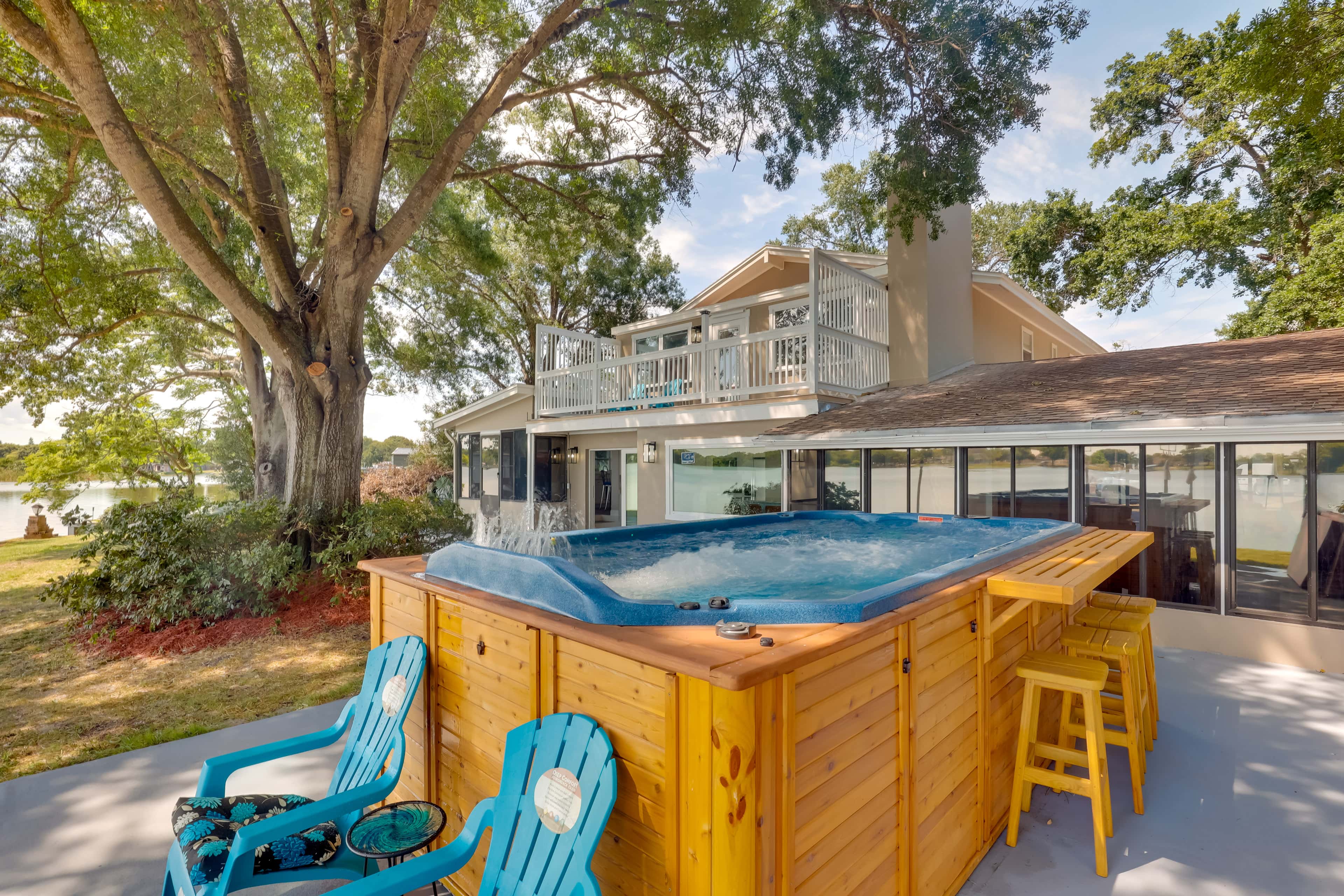 16 Mi to Manatee Viewing! Spacious Tampa Retreat