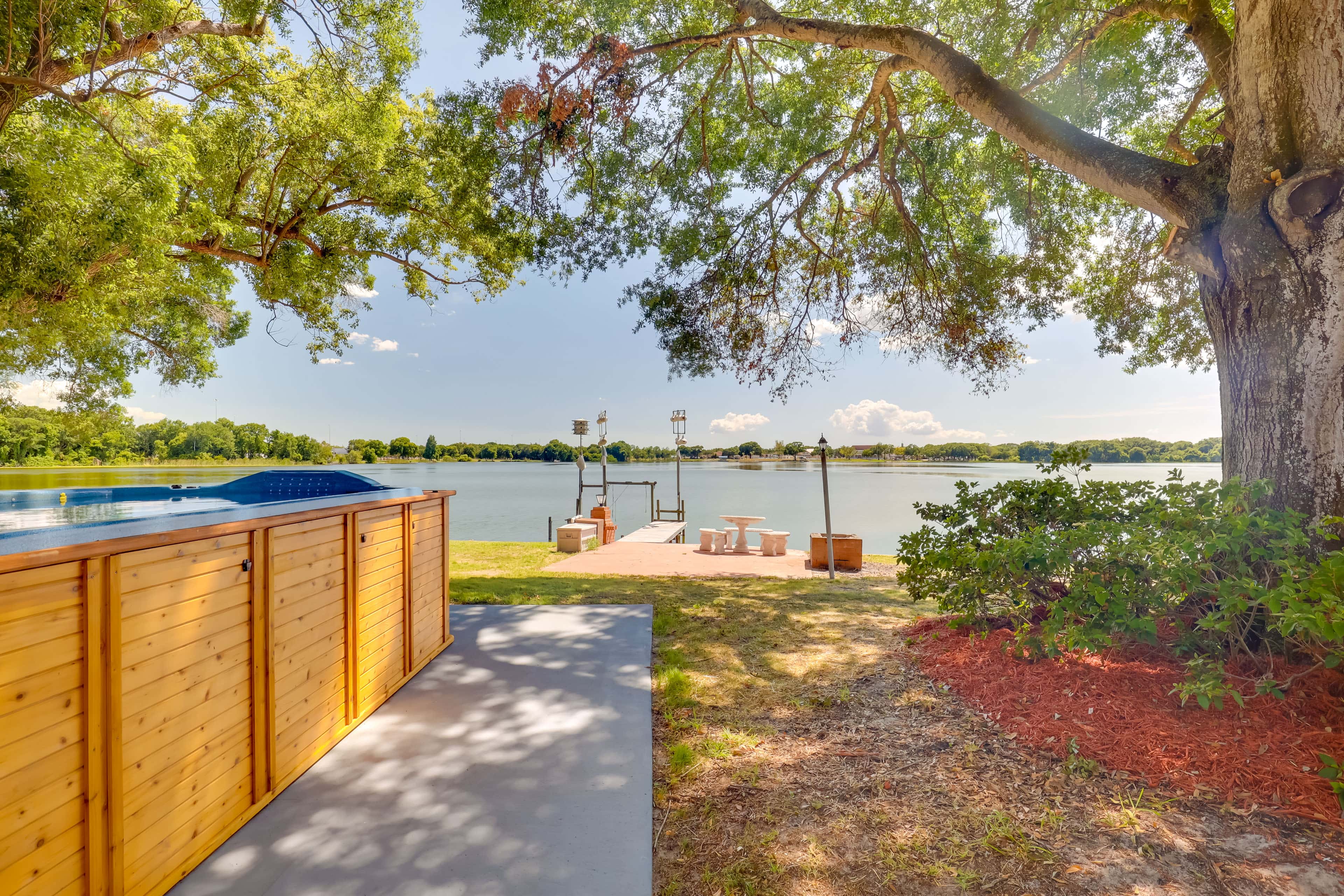 16 Mi to Manatee Viewing! Spacious Tampa Retreat