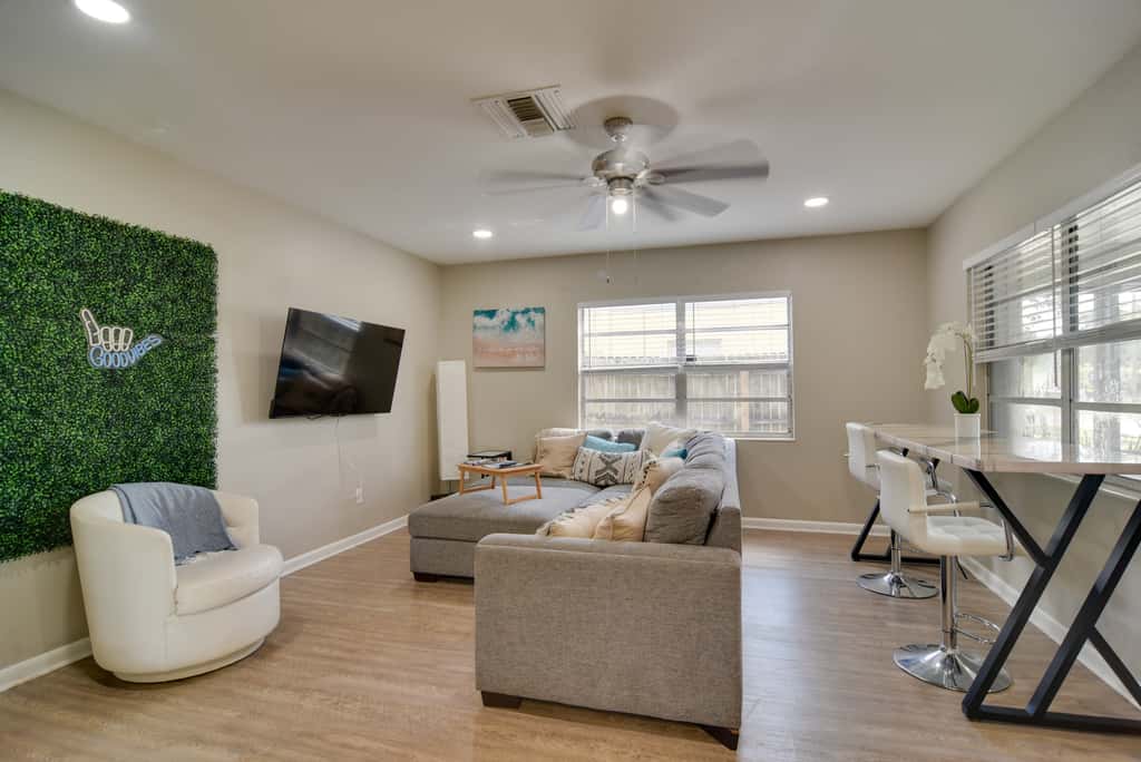 4 Mi to Dtwn: Pet-Friendly Tampa Retreat