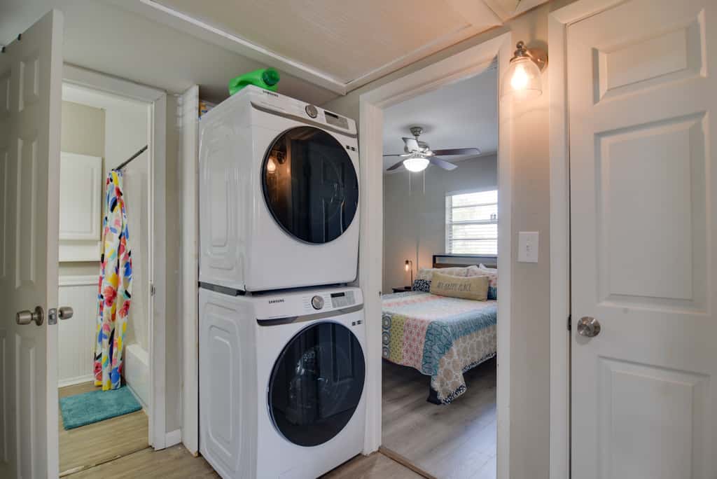4 Mi to Dtwn: Pet-Friendly Tampa Retreat