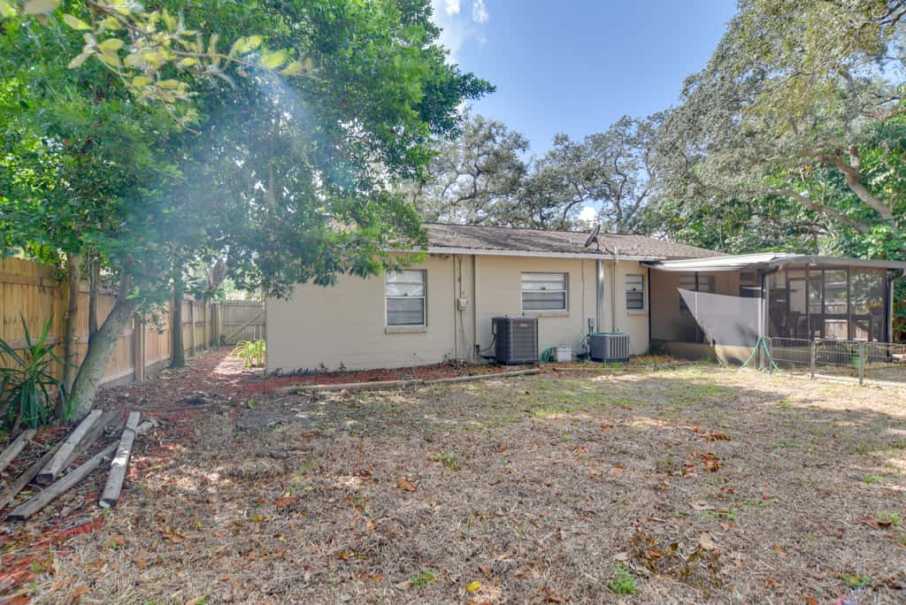 4 Mi to Dtwn: Pet-Friendly Tampa Retreat