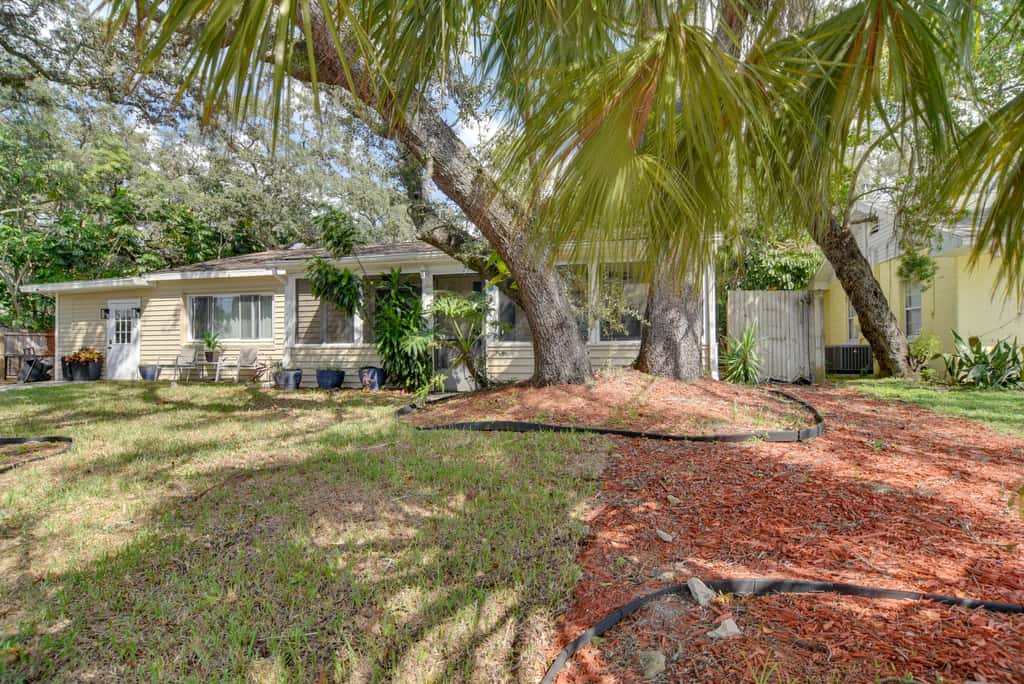 4 Mi to Dtwn: Pet-Friendly Tampa Retreat