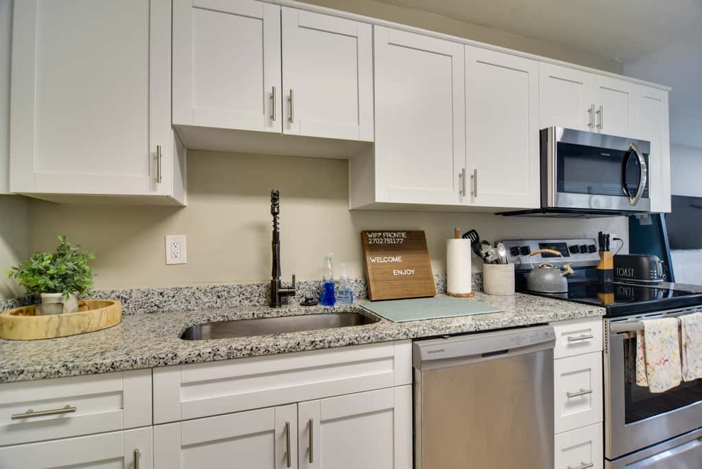4 Mi to Dtwn: Pet-Friendly Tampa Retreat