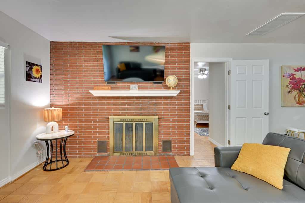 7 Mi to Busch Gardens! Family & Pet-Friendly Home