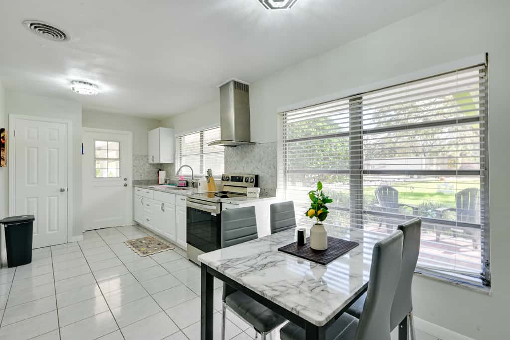 7 Mi to Busch Gardens! Family & Pet-Friendly Home