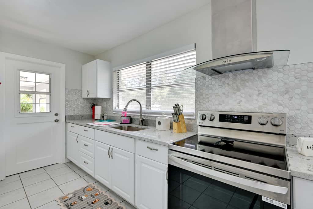 7 Mi to Busch Gardens! Family & Pet-Friendly Home