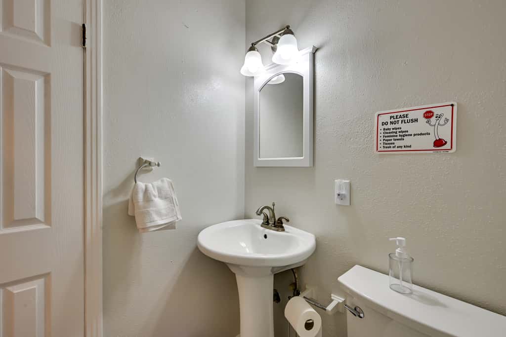 7 Mi to Busch Gardens! Family & Pet-Friendly Home