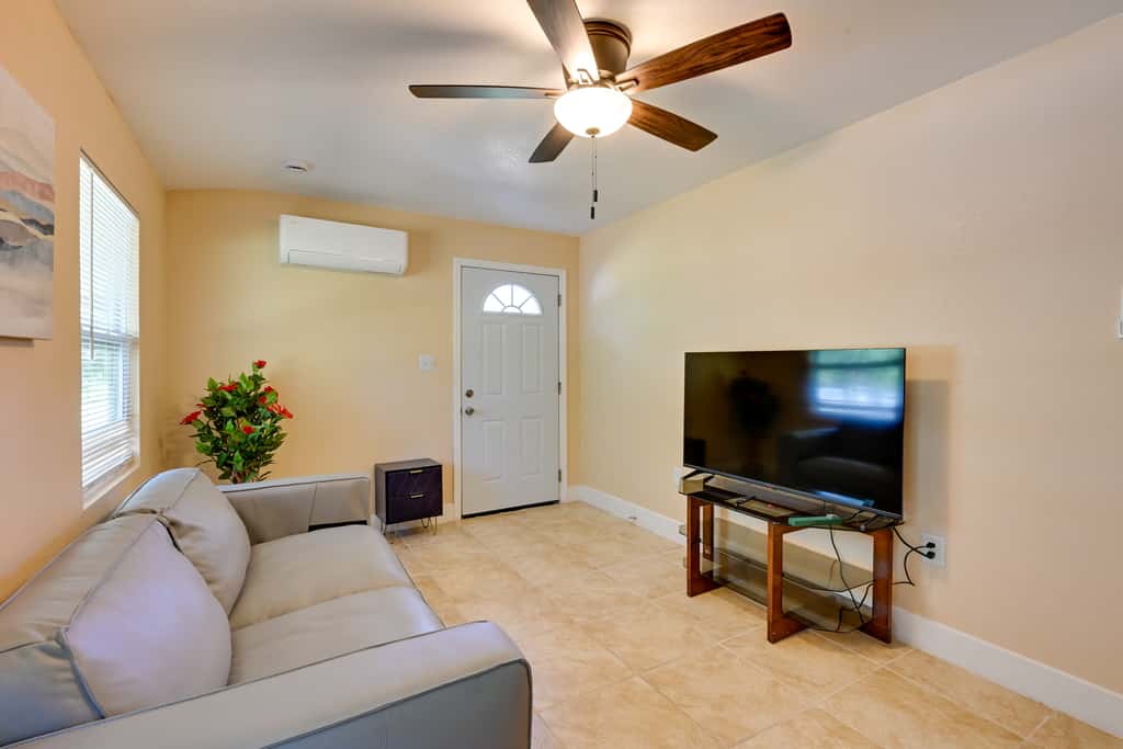 7 Mi to Busch Gardens! Family & Pet-Friendly Home