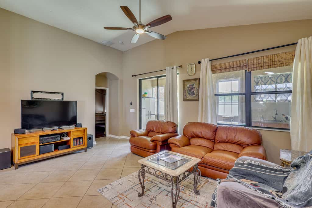 Extended Stay in Tampa Area! Spacious Home w/ Yard