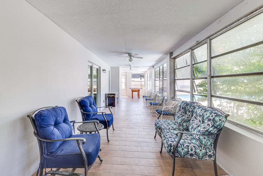 Steps to Bayshore Blvd! snowbird retreat w/ Pool