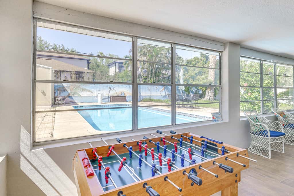 Steps to Bayshore Blvd! snowbird retreat w/ Pool