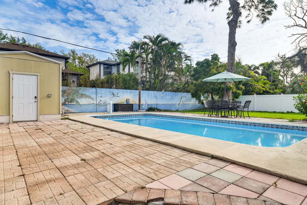 Steps to Bayshore Blvd! snowbird retreat w/ Pool