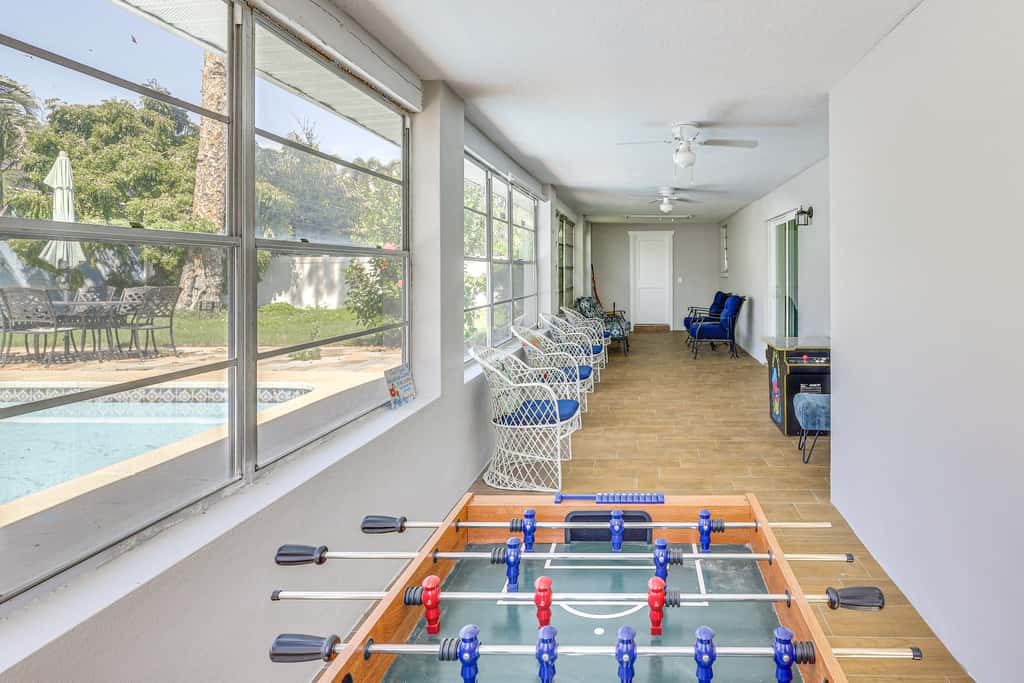 Steps to Bayshore Blvd! snowbird retreat w/ Pool