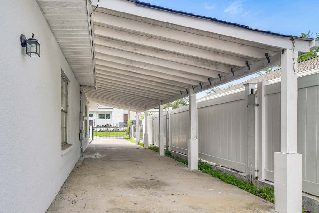 Steps to Bayshore Blvd! snowbird retreat w/ Pool