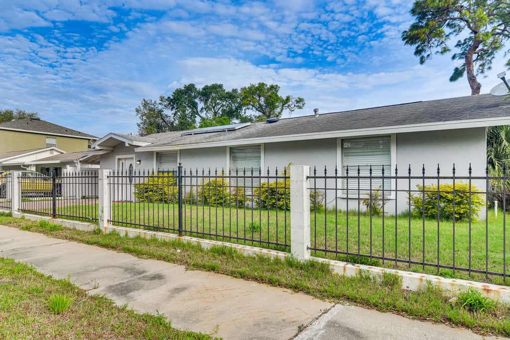 Steps to Bayshore Blvd! snowbird retreat w/ Pool