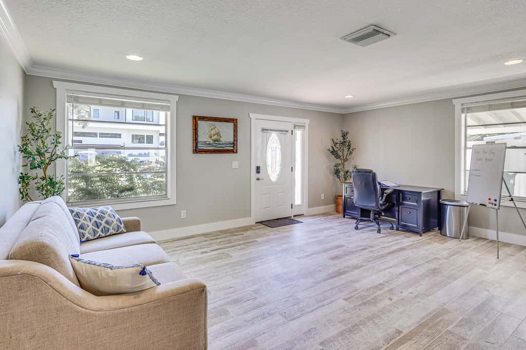 Steps to Bayshore Blvd! snowbird retreat w/ Pool