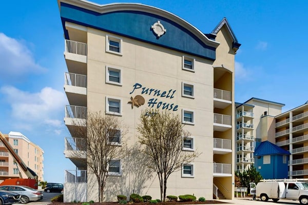 Two bedroom, two bathroom condo ocean block with pool