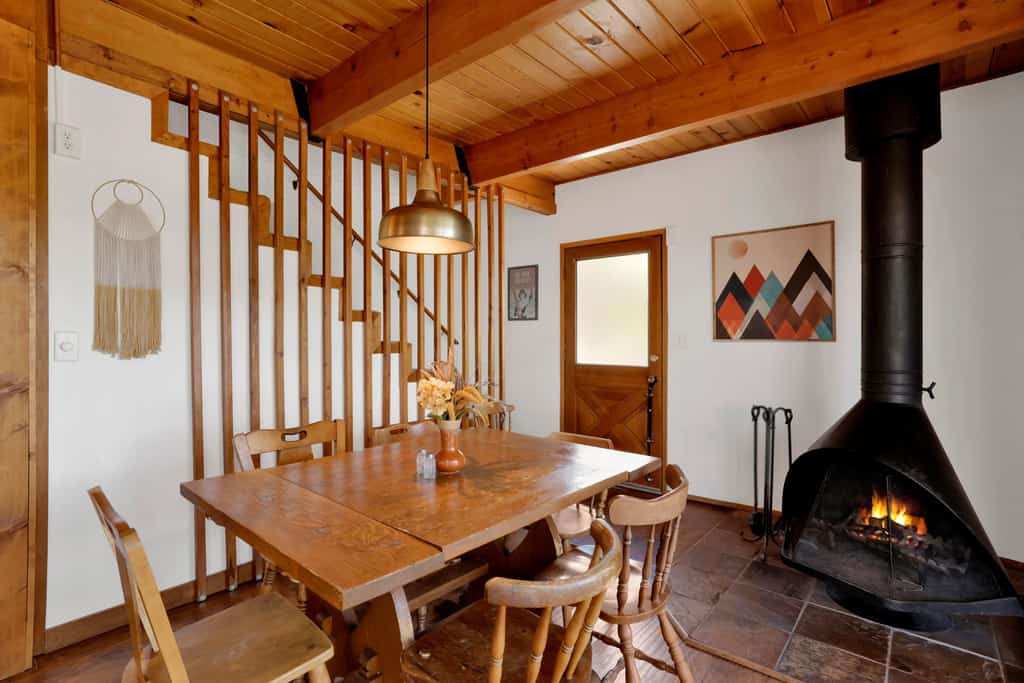 Resting Falcon Retreat / Spa, Mountain Views, Near Bear Mountain